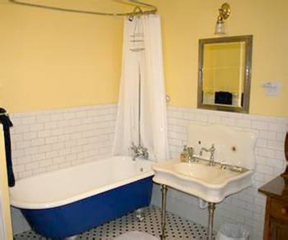 The Carriage House Inn Bed & Breakfast - photo 29