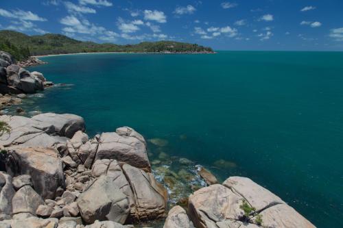Penthouse on Bright Point — 5-Star Luxury Hotel in Nelly Bay, Australia