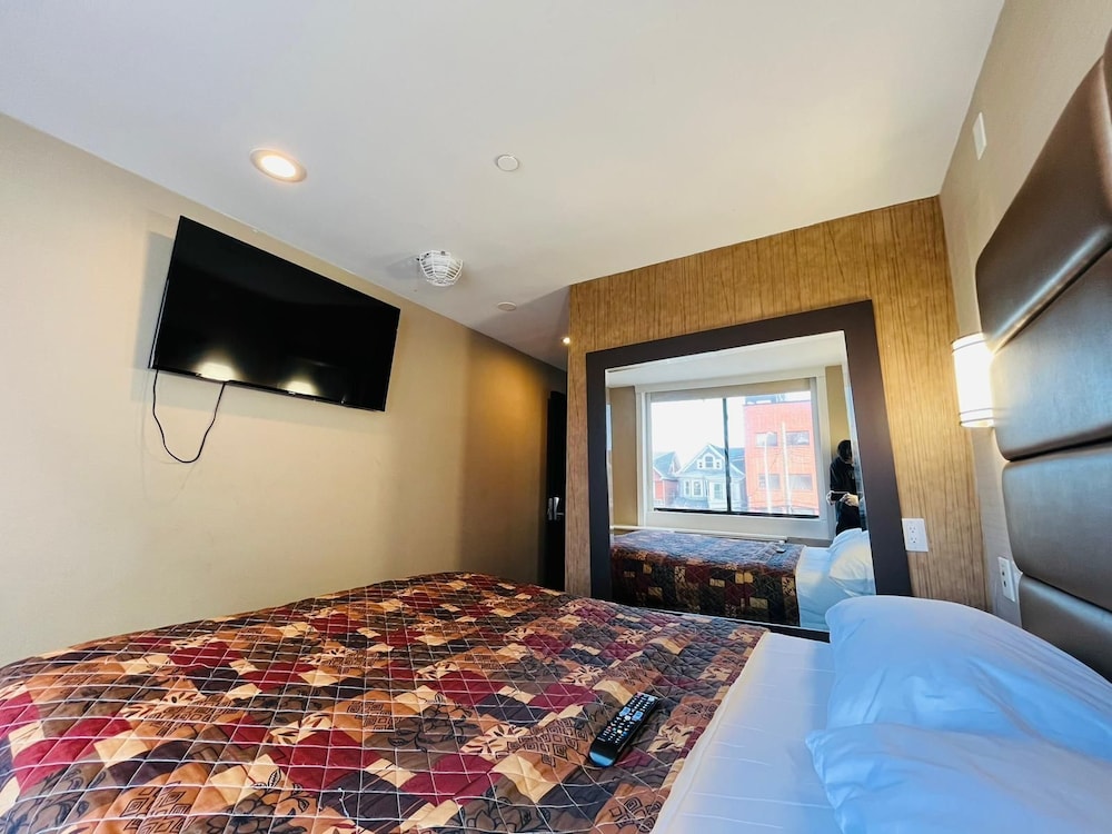 Hotel Key LaGuardia Airport - photo 28