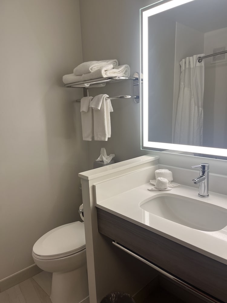 Holiday Inn Express Hotel & Suites St. Paul Woodbury by IHG - photo 41