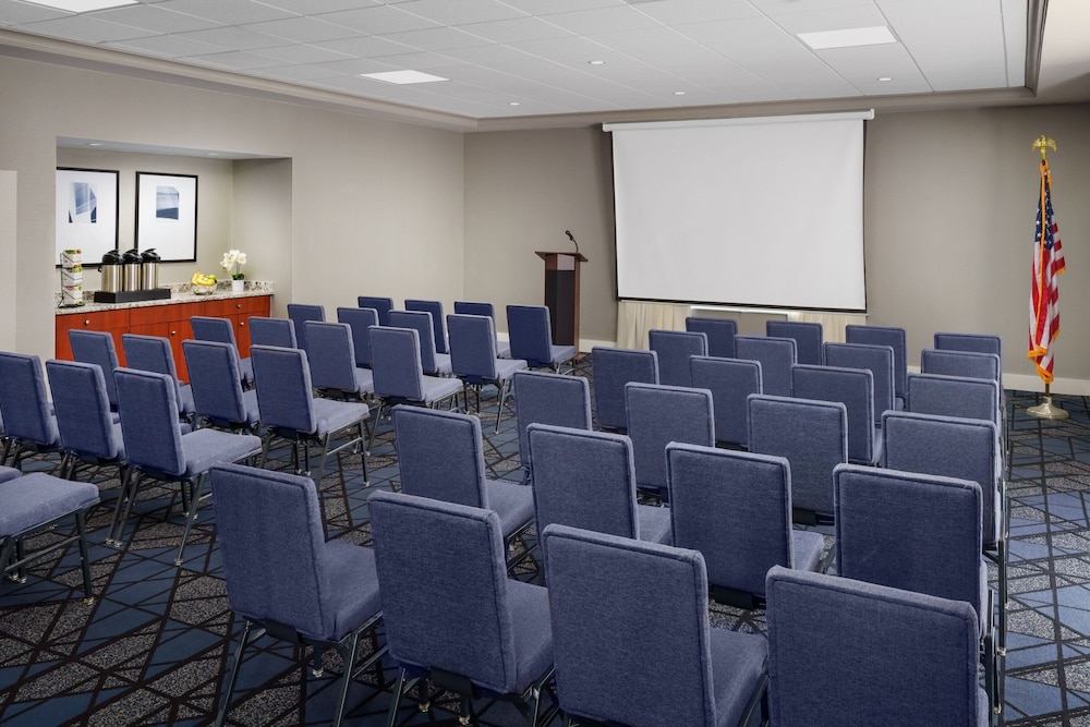 Courtyard by Marriott Manchester Boston Regional Airport - photo 42