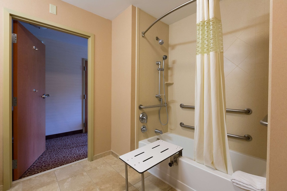 Hampton Inn Goshen - photo 18