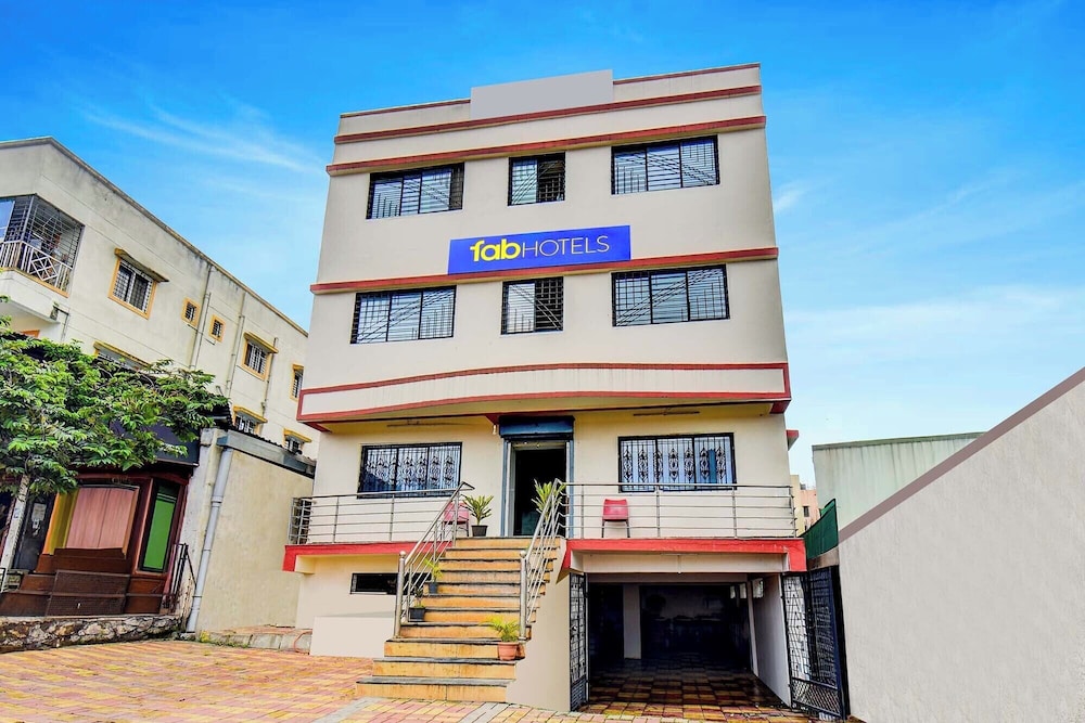 FabExpress Abhishek - carbon neutral hotel in Pune