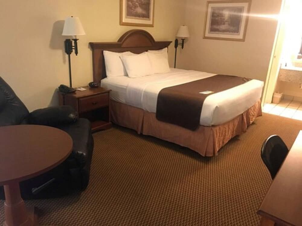 Days Inn by Wyndham Abilene - photo 22