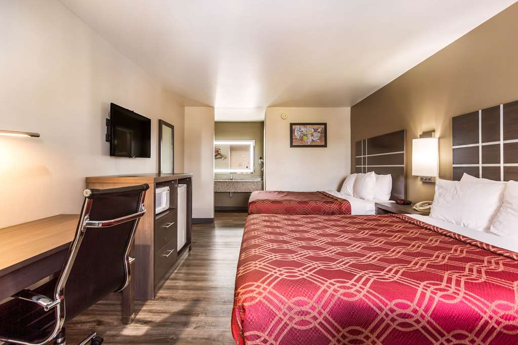 Econo Lodge Inn & Suites Murfreesboro Shopping District - photo 12