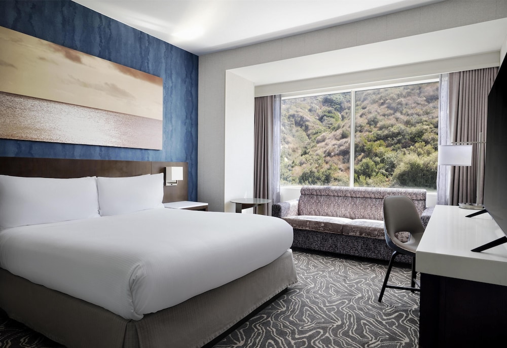 Hilton San Diego Mission Valley - photo 9