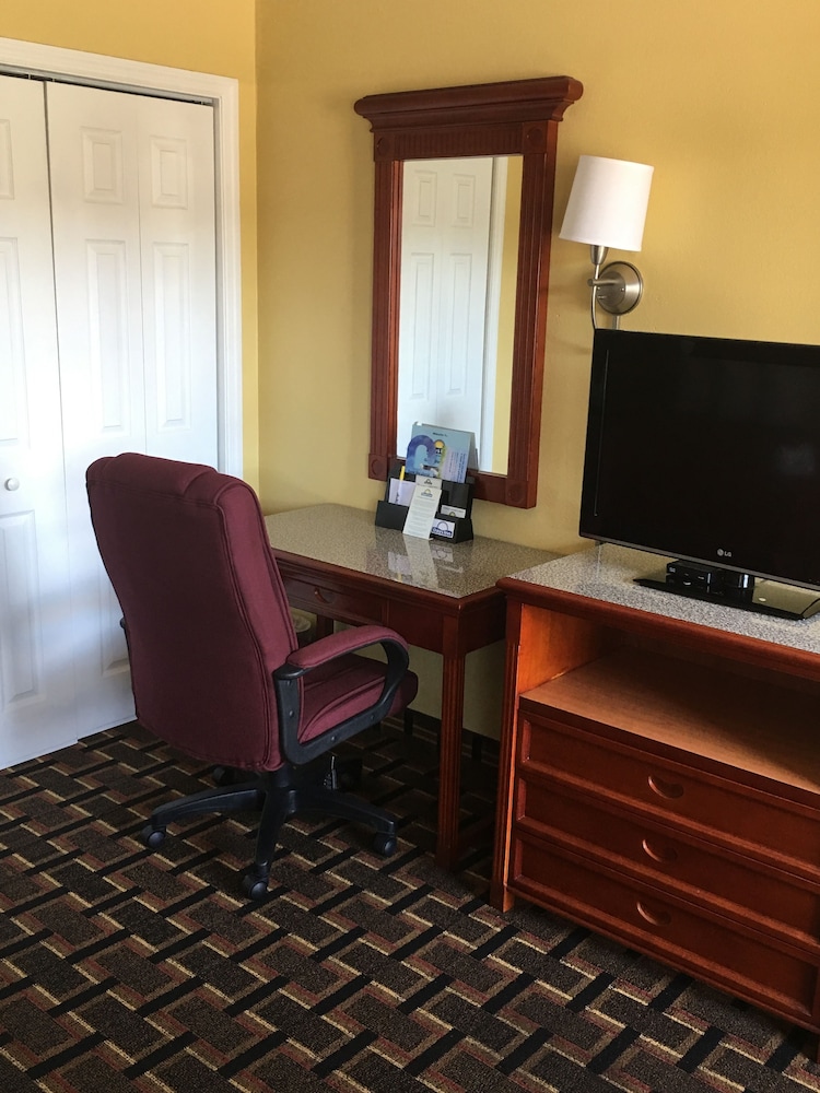 Blue Spring Inn Orange City - photo 11