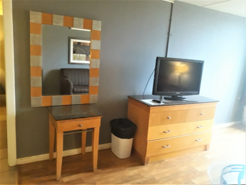 Madison Inn and Suites - photo 39