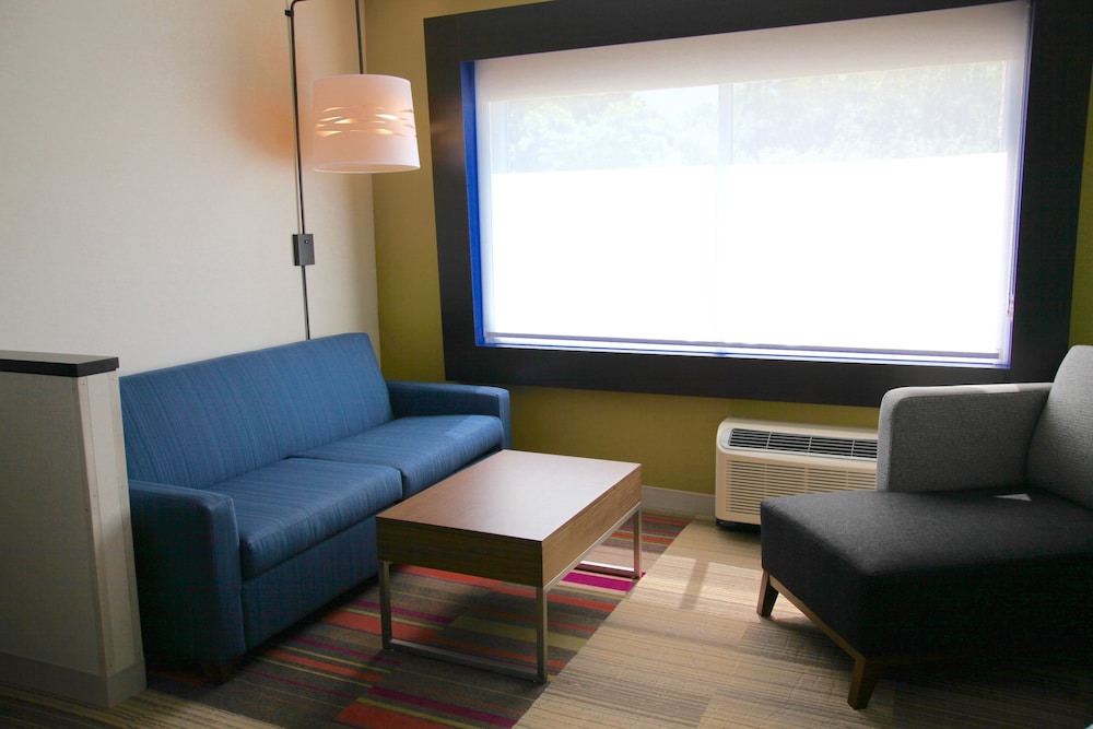 Holiday Inn Express & Suites Oswego by IHG - photo 10