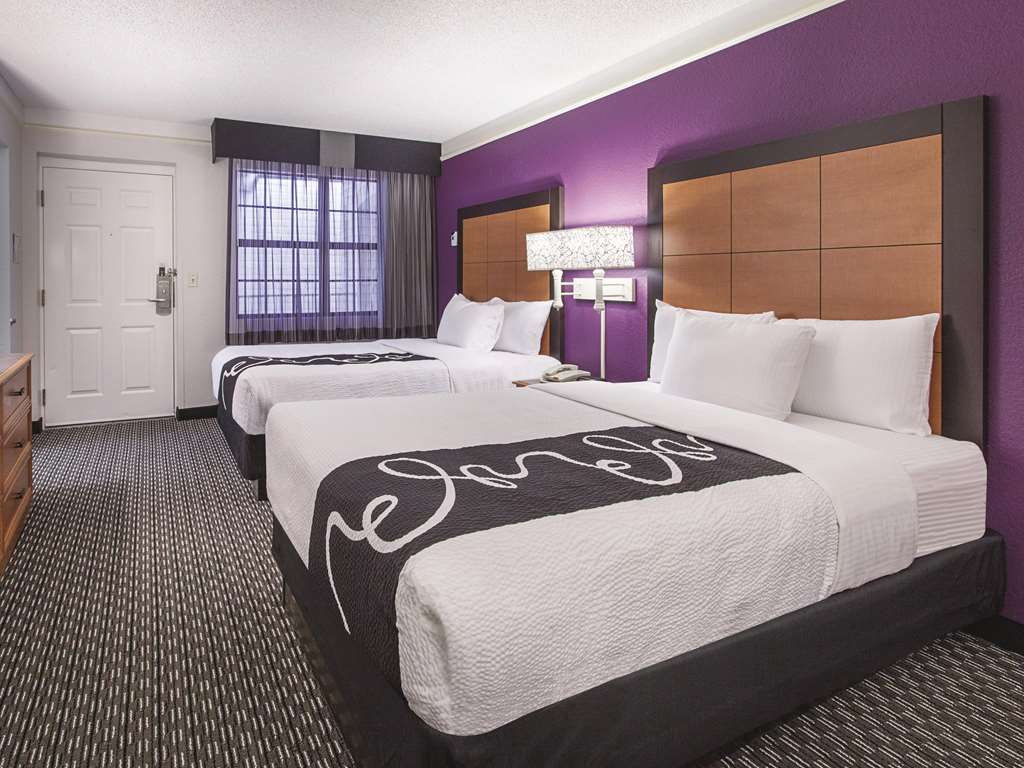 Howard Johnson by Wyndham Sacramento Downtown - photo 22
