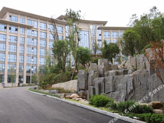 Lotus Grand Hotel Jinling — 5-Star Luxury Hotel in Jincheng, People's Republic of China