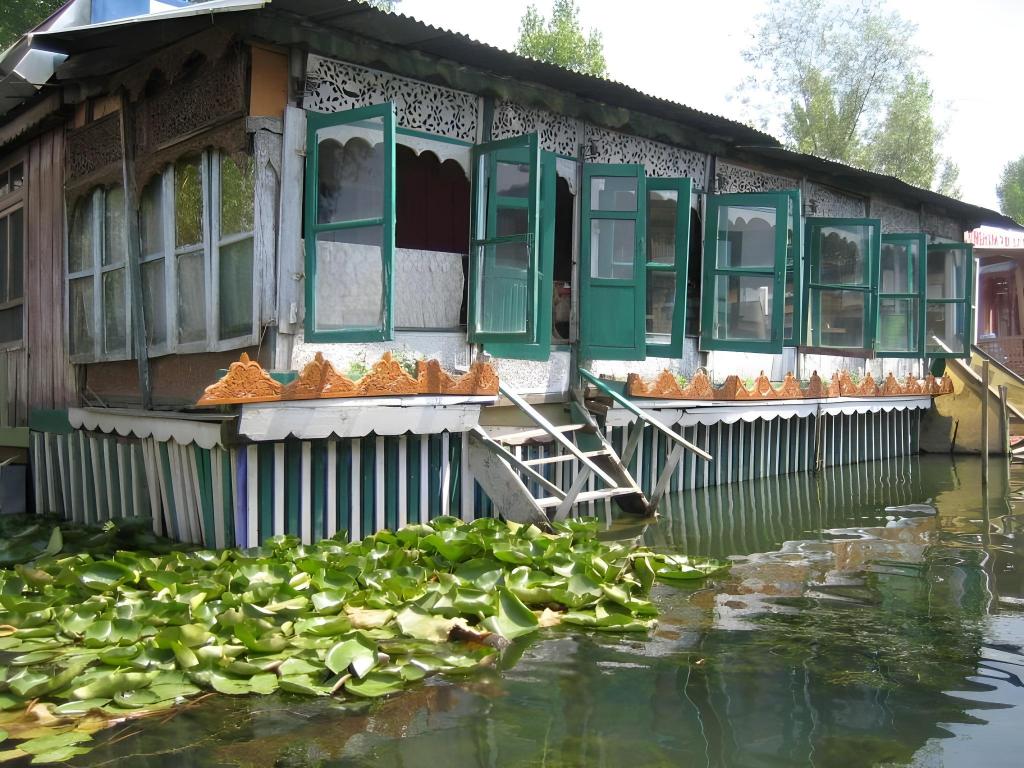 Hotel Island - last minute hotel in Srinagar
