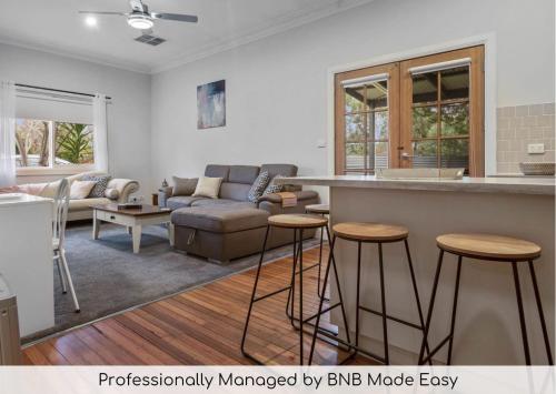 Hayes Corner Cottage Short Drive to CBD Private — 4-Star Luxury Hotel in Wagga Wagga, Australia