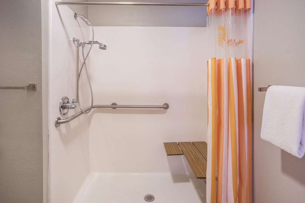 La Quinta Inn & Suites by Wyndham O'Fallon IL St. Louis - photo 14