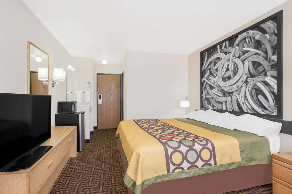 Super 8 by Wyndham Bloomfield - photo 6