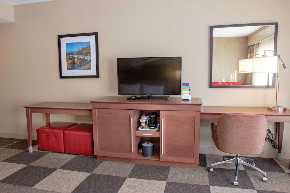 Hampton Inn & Suites Boone - photo 11