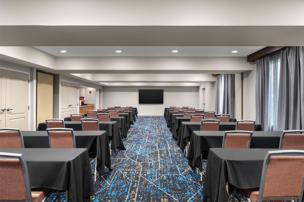 Hampton Inn & Suites Fresno - photo 31
