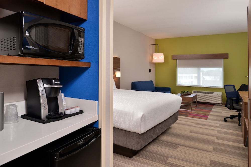 Holiday Inn Express & Suites Moundsville by IHG - photo 11