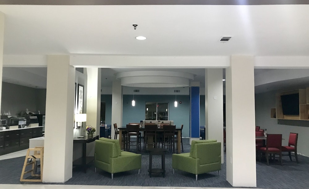 Holiday Inn Express and Suites Winona North by IHG - photo 39