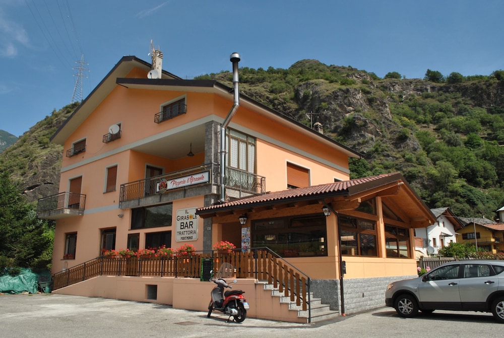 Saint Francis - carbon neutral hotel in Verres