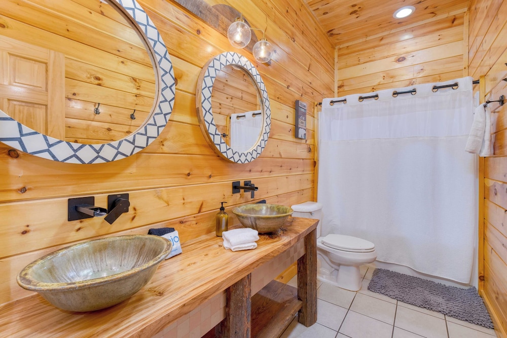 Bear Cove by Avantstay Hot Tub Pool Table - photo 32