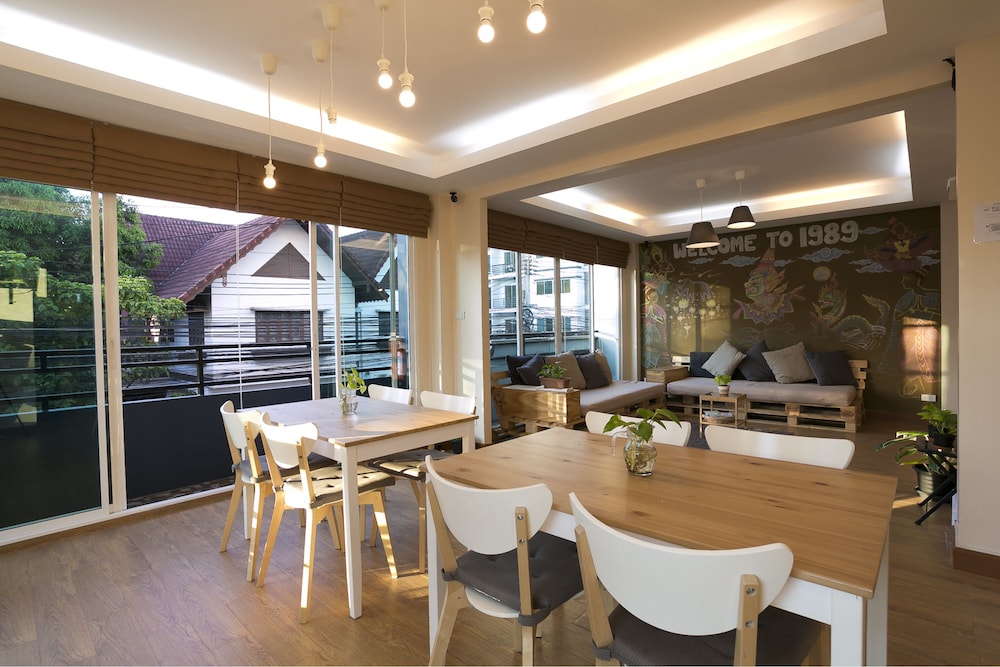 Small Space Cafe and Hostel