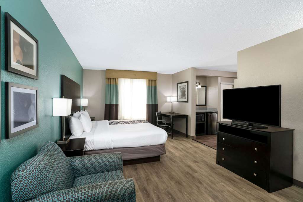 La Quinta Inn & Suites by Wyndham Lebanon - photo 18