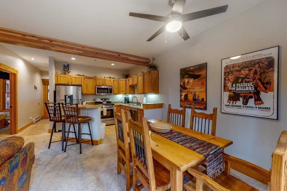 Charming Condo Nestled in the East Keystone Resort Neighborhood Shuttle to Ski Slopes Outdoor Pool and Hot Tub - photo 19