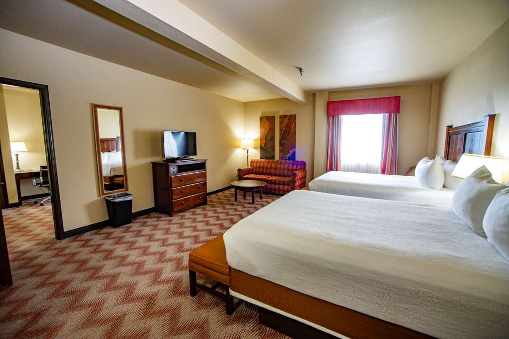 Best Western Plus Cimarron Hotel & Suites - photo 3