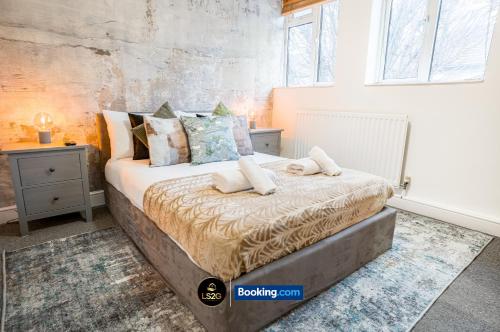 Spacious 3 Bed Apartment in Battersea by LS2G Stays — 4-Star Luxury Hotel in London, United Kingdom