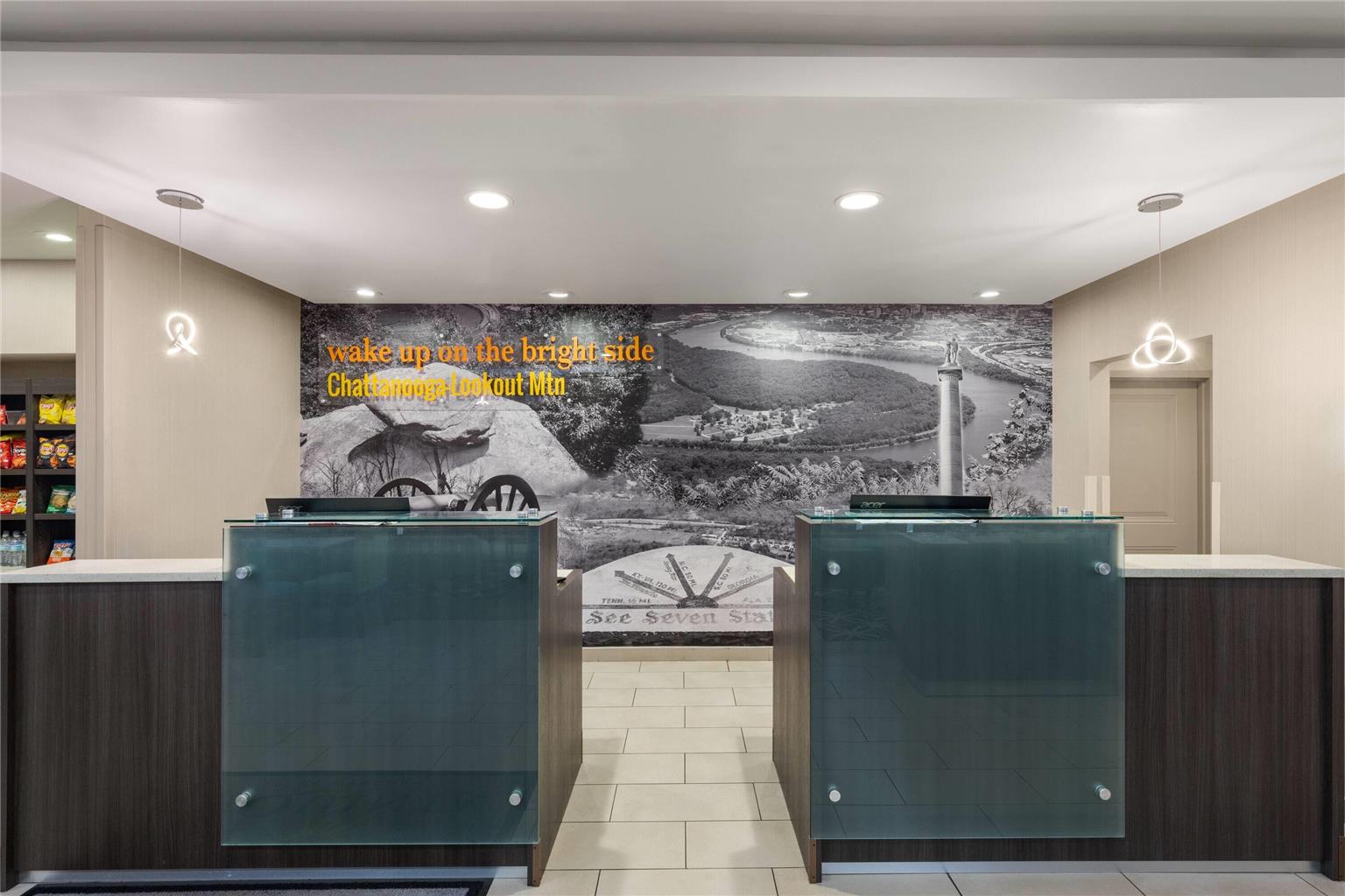 La Quinta Inn & Suites by Wyndham Chattanooga Lookout Mtn - photo 9