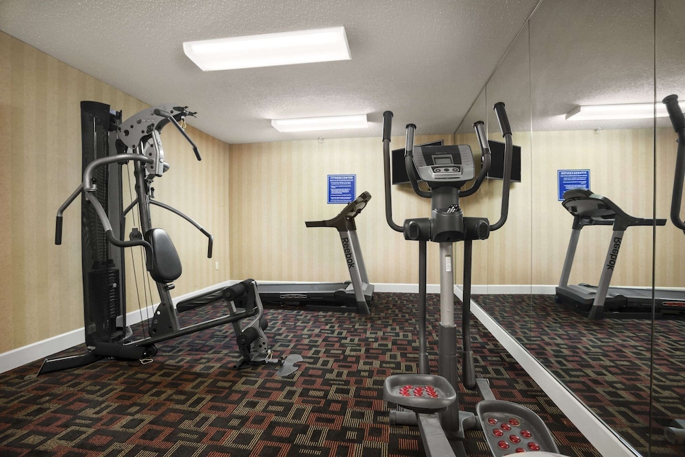 Days Inn & Suites by Wyndham Stuttgart - photo 16