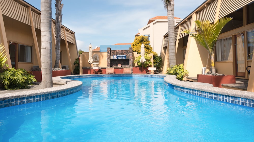 Oasis Beach Motel — 4-Star Luxury Hotel in Taupo, New Zealand