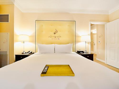 Amalz 1 Bedroom 2 Bathroom Balcony Suites at Mgm Signature