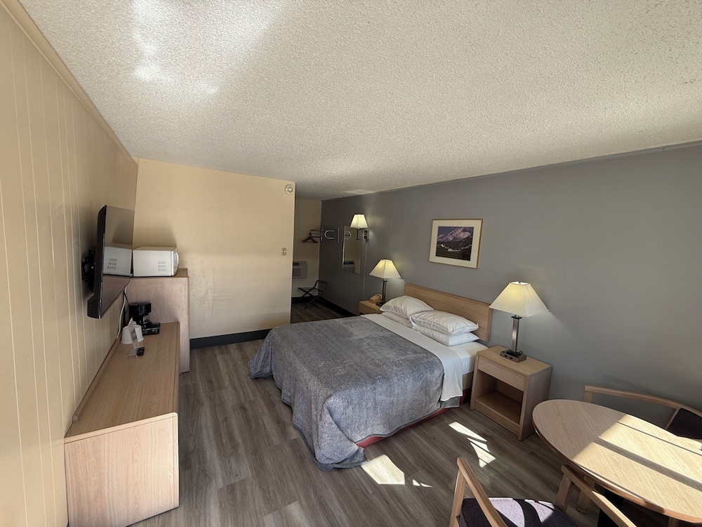 Pine Needles Inn - photo 5