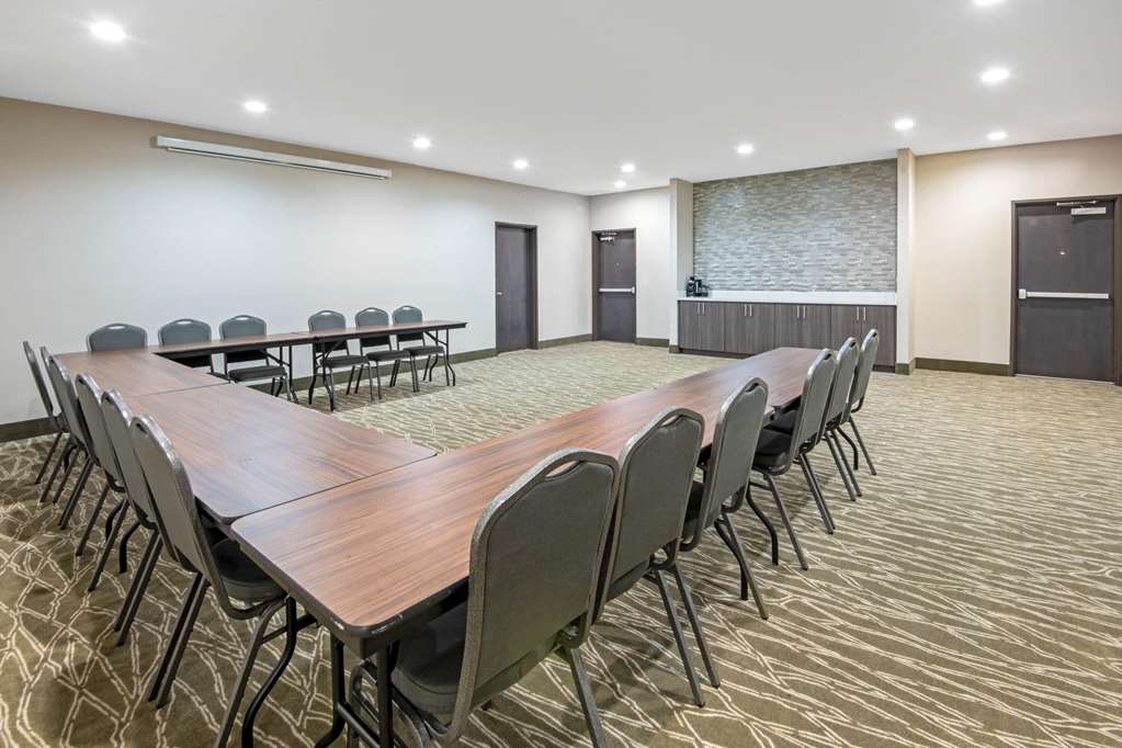 La Quinta Inn & Suites by Wyndham Weatherford OK - photo 25