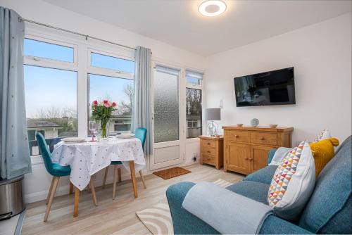 Chalet Seashell — 4-Star Luxury Hotel in Dartmouth, United Kingdom