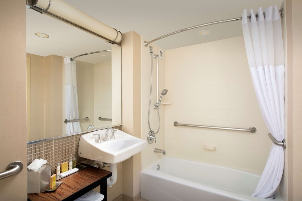 DoubleTree by Hilton Sterling Dulles Airport - photo 14