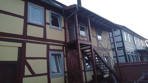 Bei Dinos - carbon neutral hotel in Sarstedt
