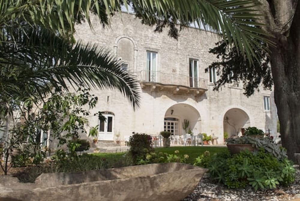 Agriturismo Antonelli Piangevino — 4-Star Luxury Hotel in Monopoli, Italy