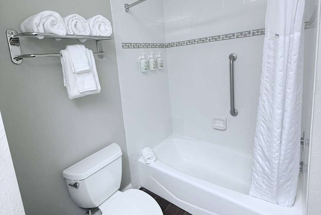 La Quinta Inn & Suites by Wyndham Orlando Universal area - photo 34