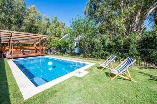 The Wave in Unknown City, Australia