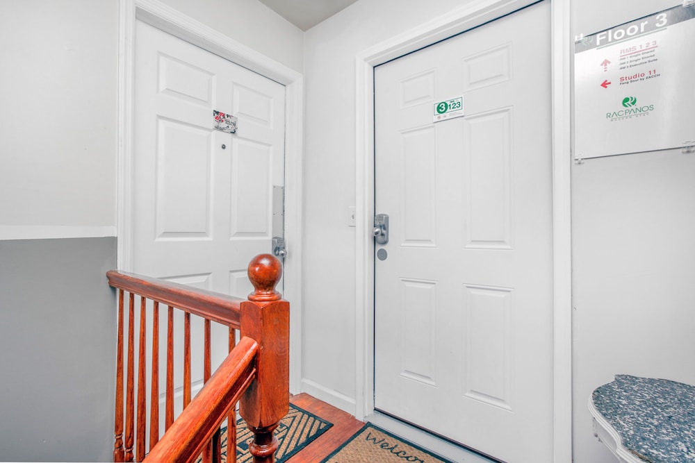 Racpanos Modern Stay on Forrest Street - photo 11