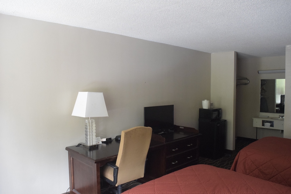 Landmark Inn Hartsville - photo 26