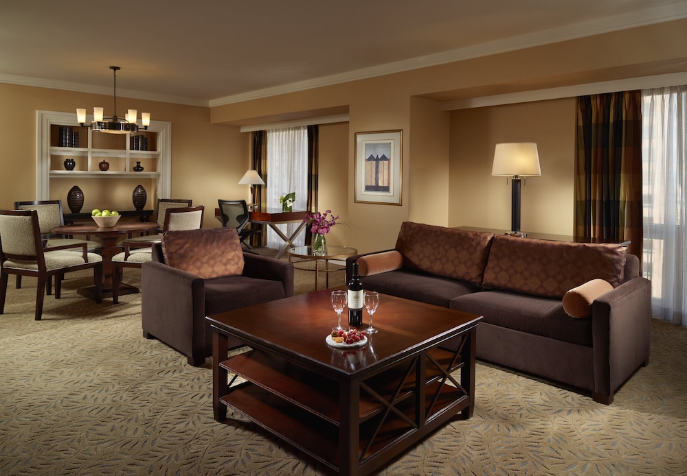 Omni Los Angeles Hotel at California Plaza - photo 35