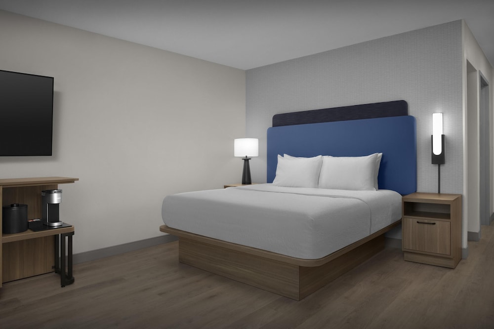 Hampton Inn Lenoir City - photo 12
