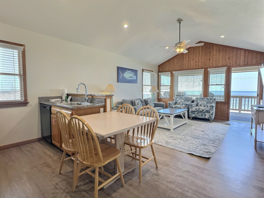 Lighthouse View Oceanfront Lodging - photo 44