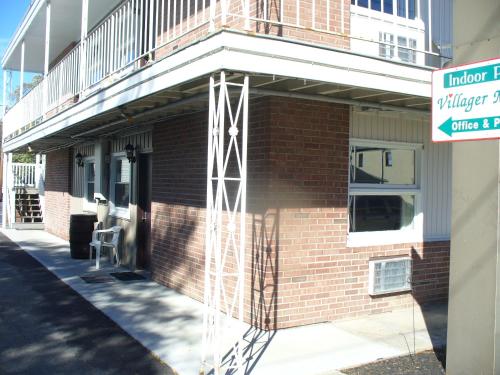 Villager Motel & Glen Manor Estate - photo 8