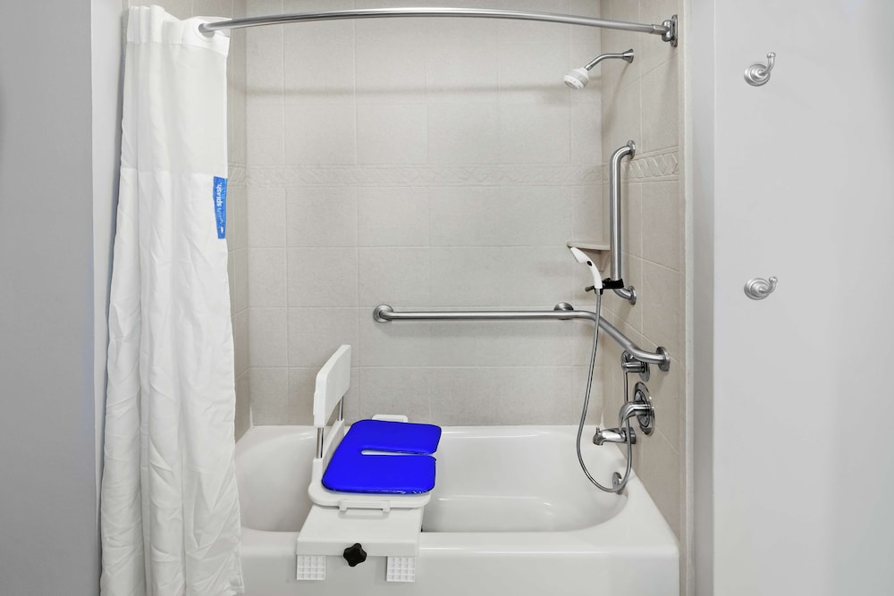 Hampton Inn & Suites Shreveport Bossier City Airline Drive - photo 16