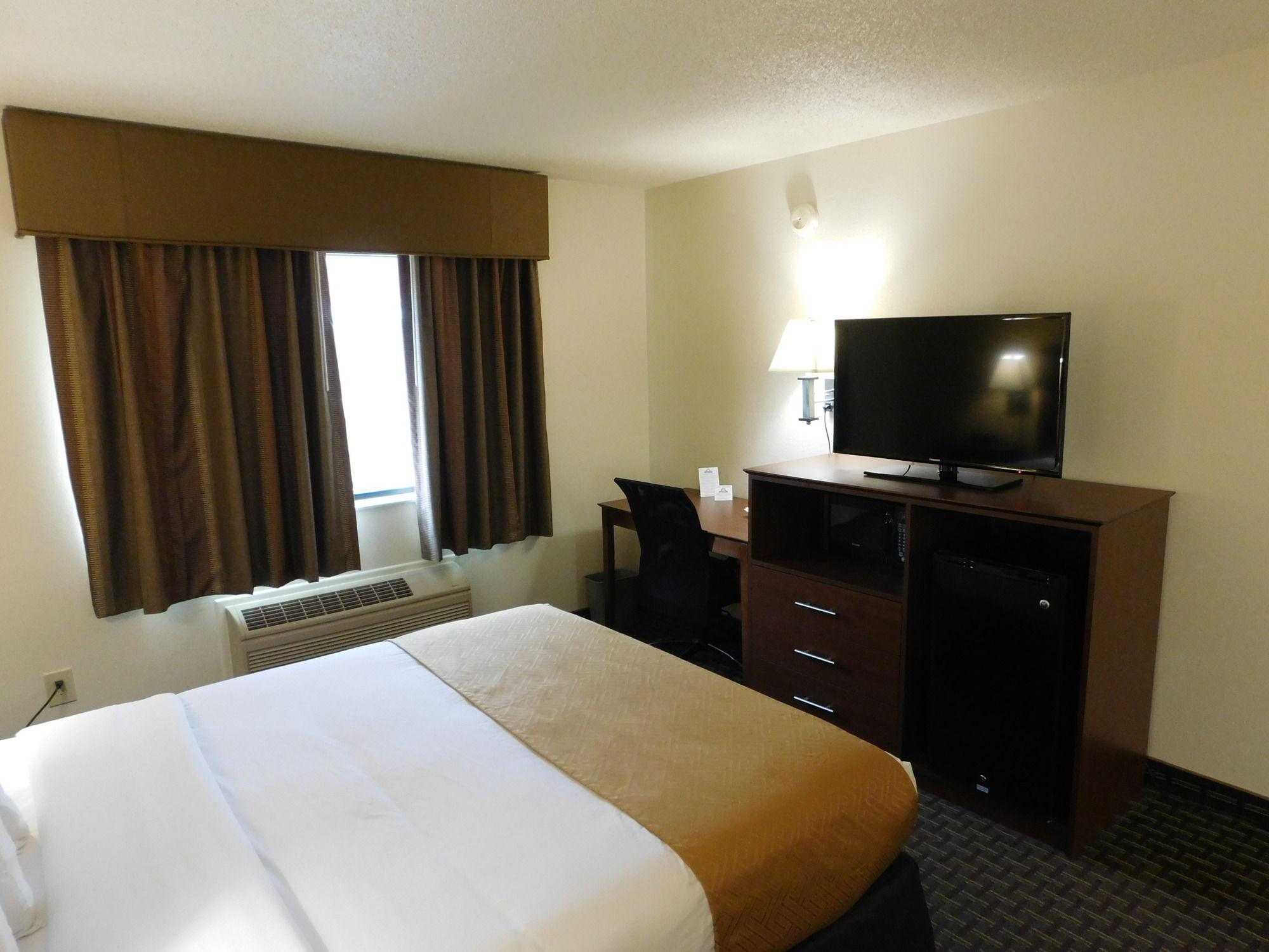 Days Inn by Wyndham Des Moines Merle Hay - photo 2
